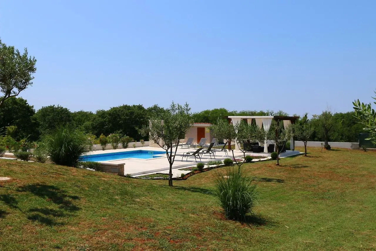 Villa Tara Medulin 0*,