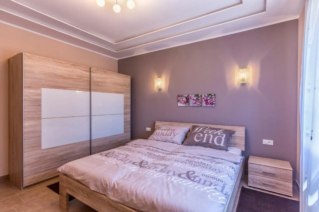 Villa Tara Medulin 0*,